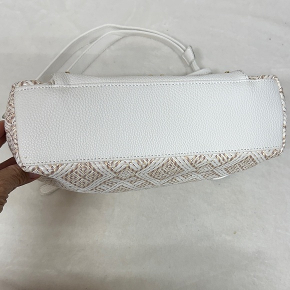 Stone Mountain Accessories Cream and White Crossbody Bag NWOT - Picture 4 of 10